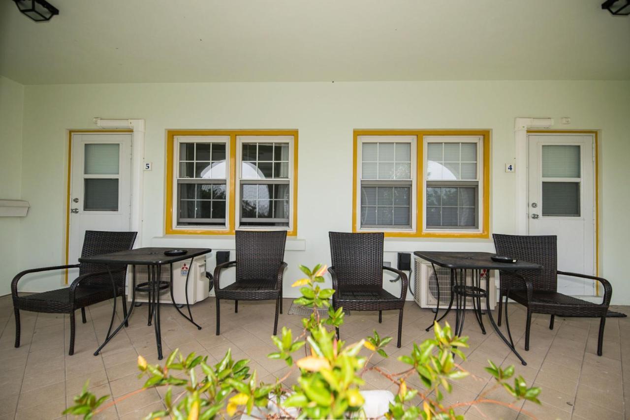 Windsong Guest Apartments Pembroke Exterior photo