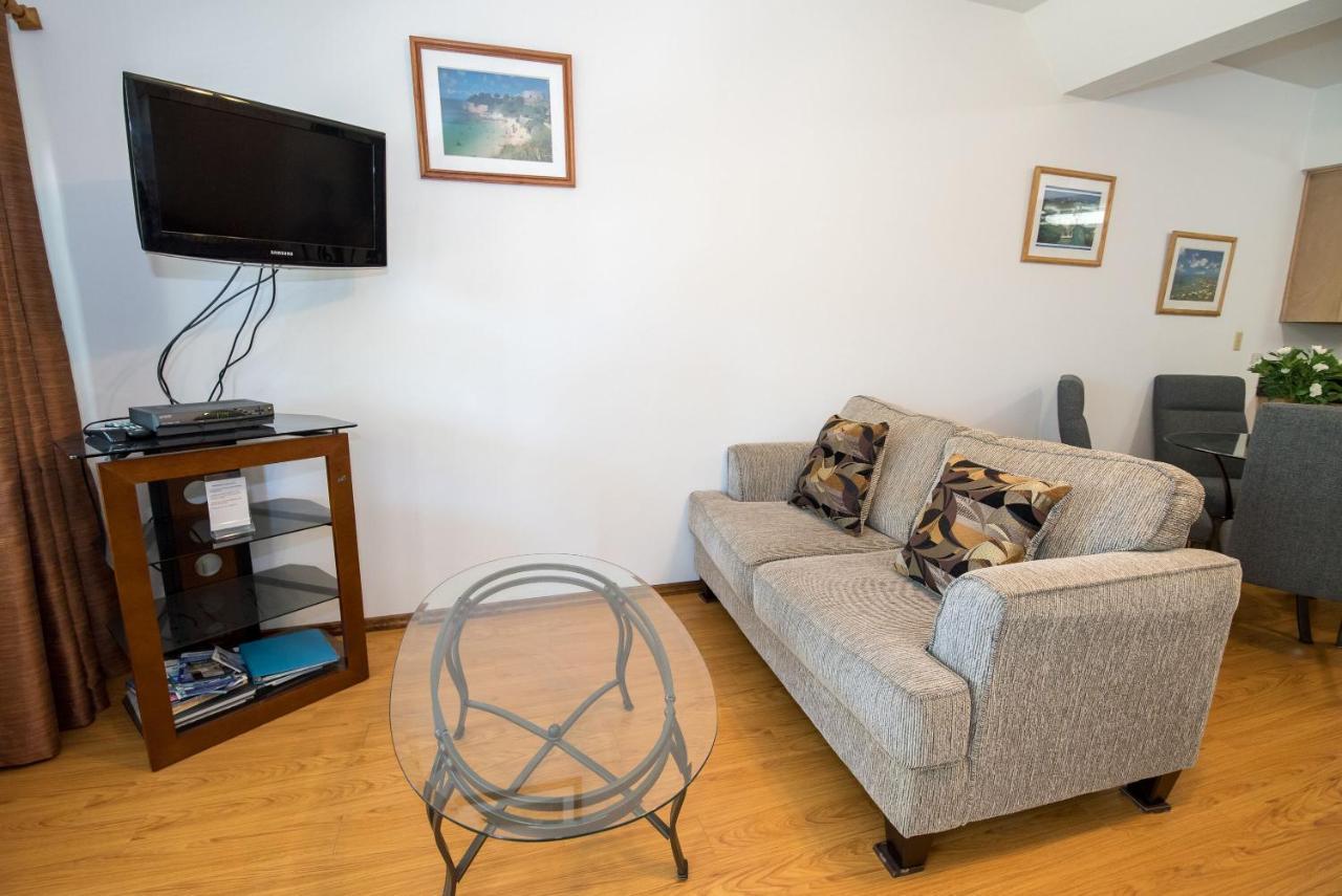 Windsong Guest Apartments Pembroke Exterior photo