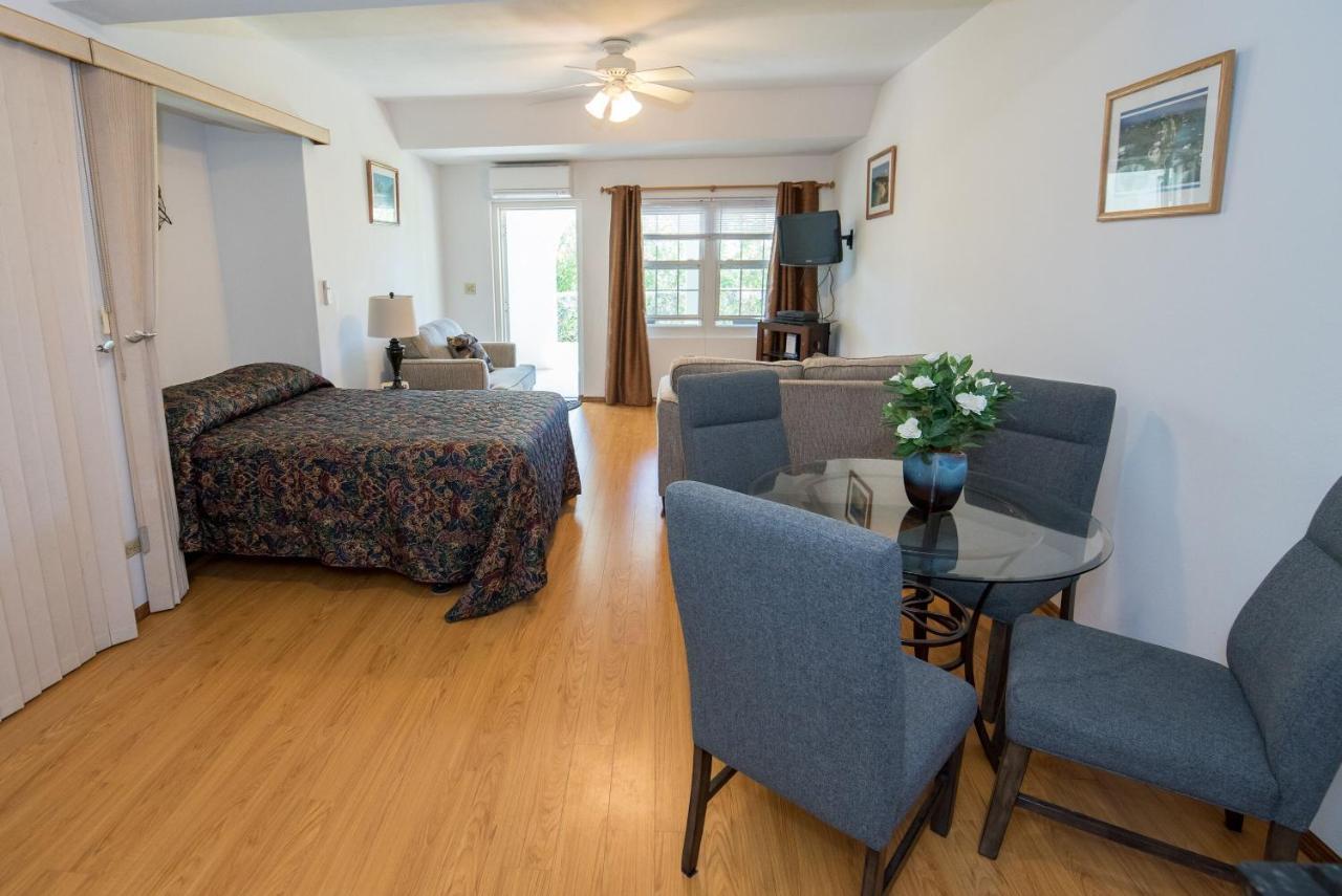 Windsong Guest Apartments Pembroke Exterior photo