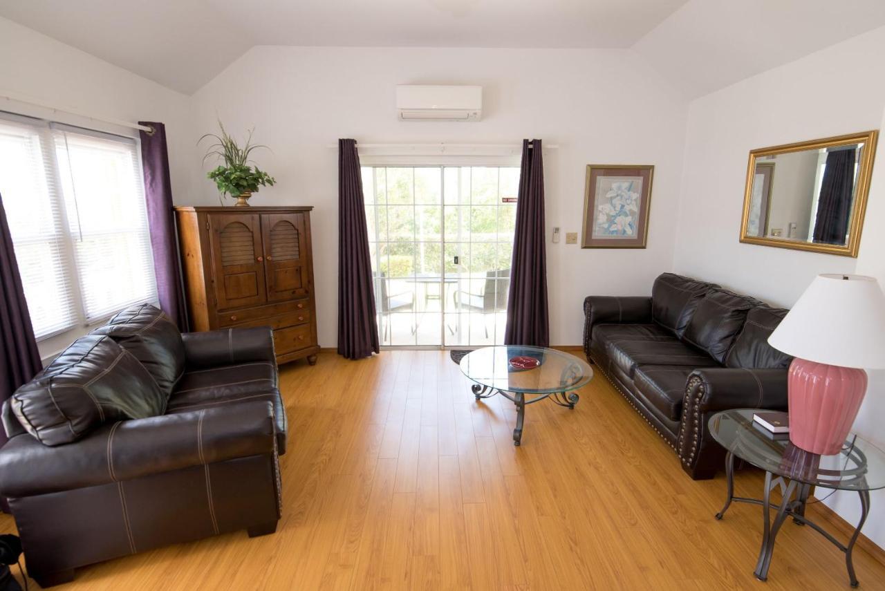 Windsong Guest Apartments Pembroke Exterior photo