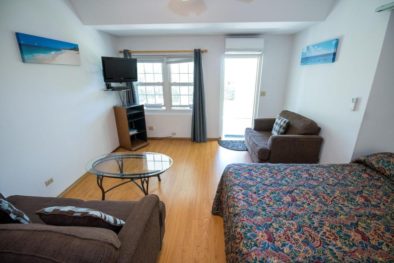 Windsong Guest Apartments Pembroke Exterior photo